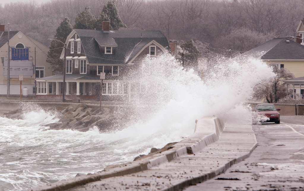 Storm rakes Maine, Northeast The Portland Press Herald / Maine Sunday